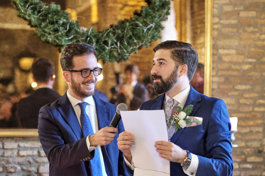 Il celebrante con lo sposo