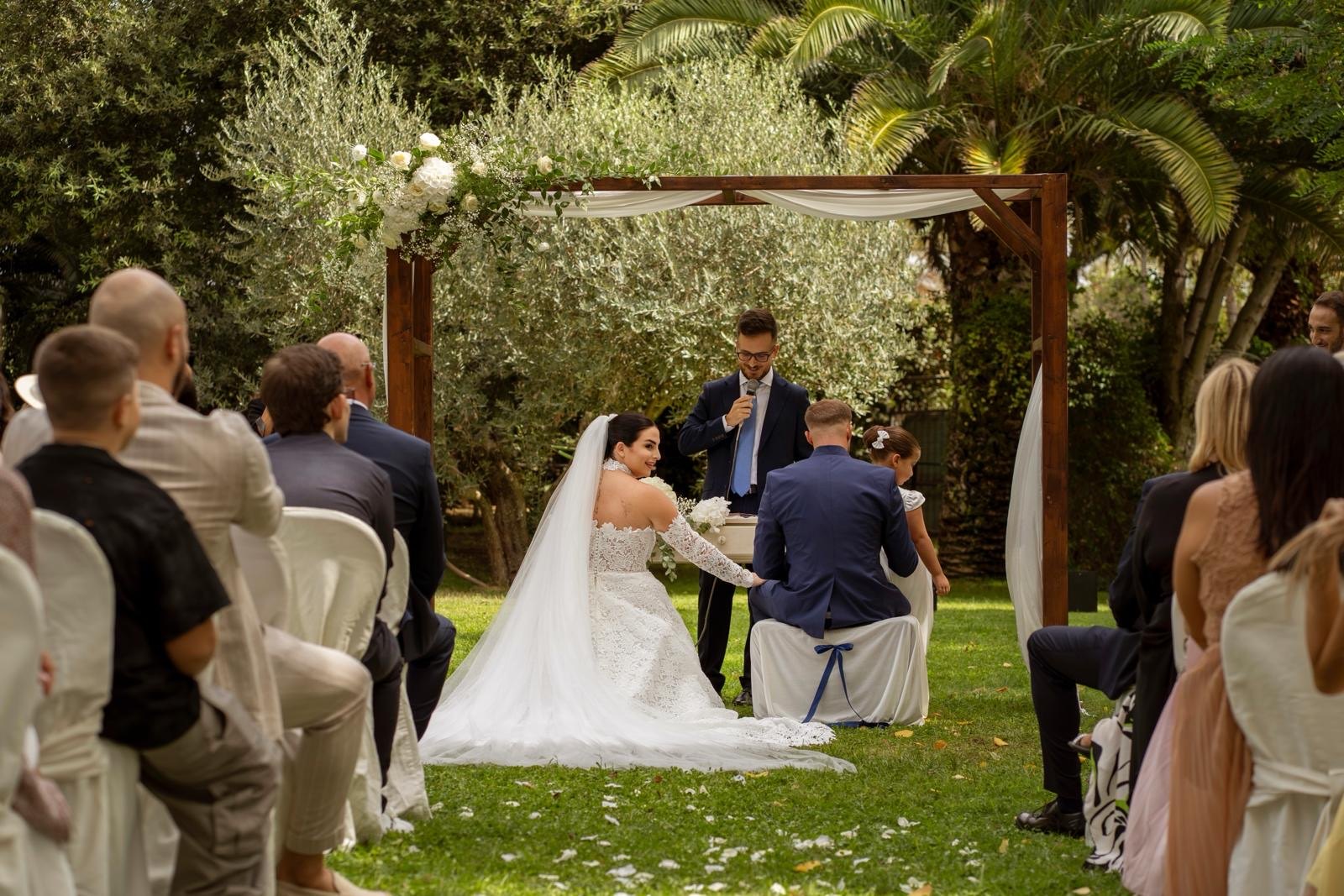 Cerimonia simbolica all'aperto celebrata da Giovanni Gaigher